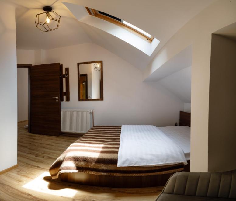 La Coltul Castelului Bran Boutique Hotel Buitenkant foto