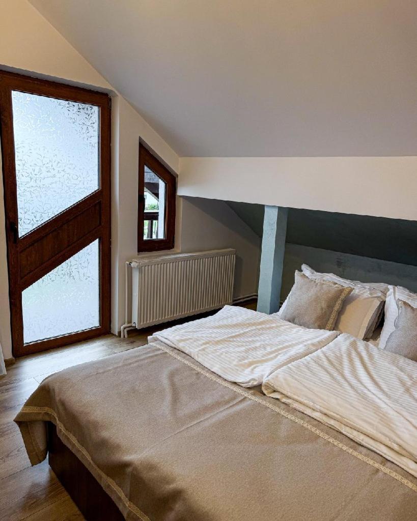 La Coltul Castelului Bran Boutique Hotel Buitenkant foto