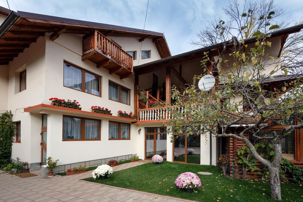 La Coltul Castelului Bran Boutique Hotel Buitenkant foto